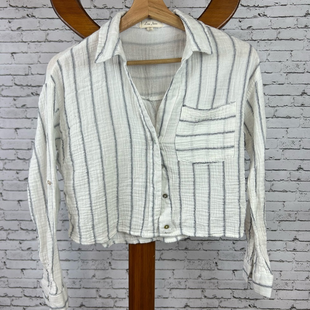 Love Notes | White and Gray Cropped Striped Button-Down 100% Cotton Shirt sz M